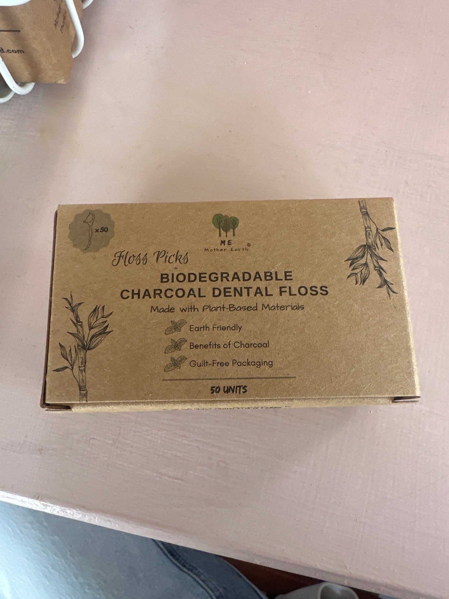 Charcoal dental floss Mother Earth