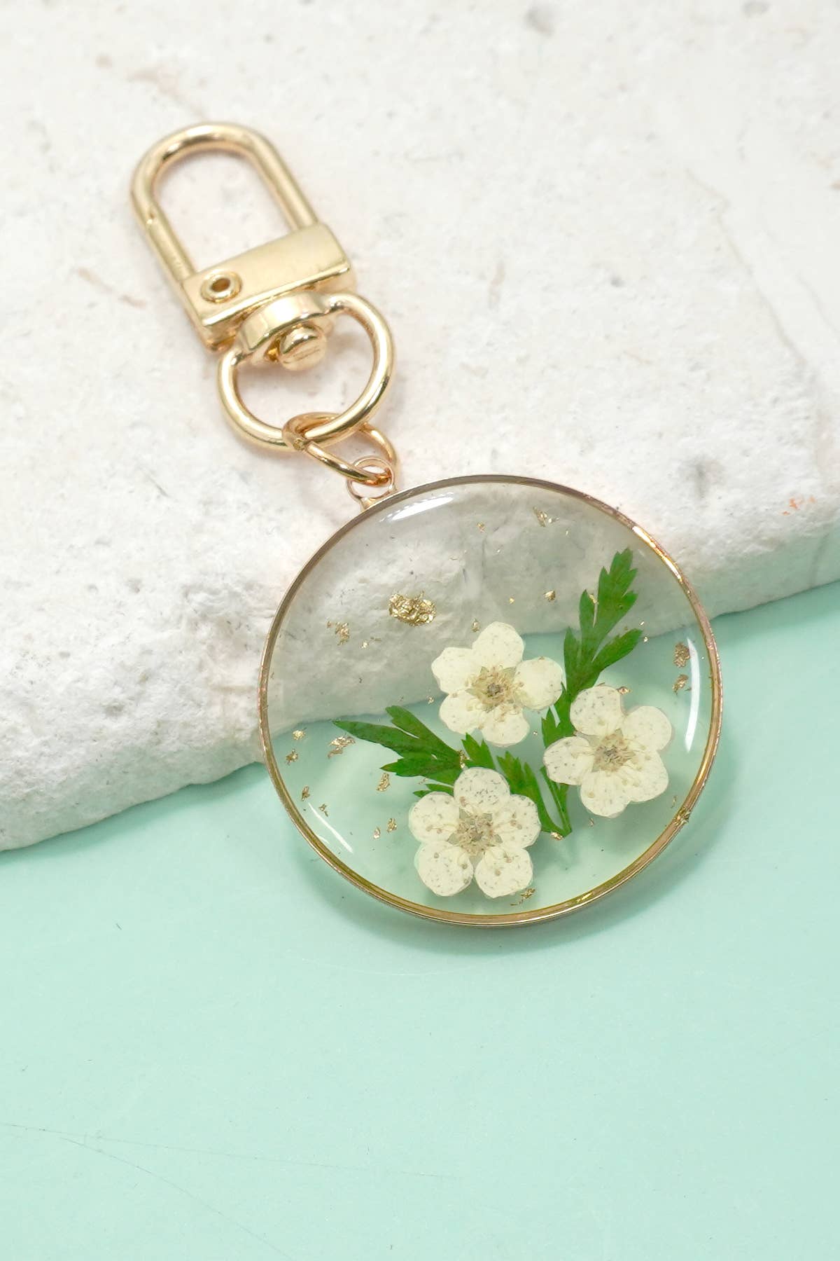BAG CHARM-PRESSED DRIED FLOWER HEART ROUND | keychain