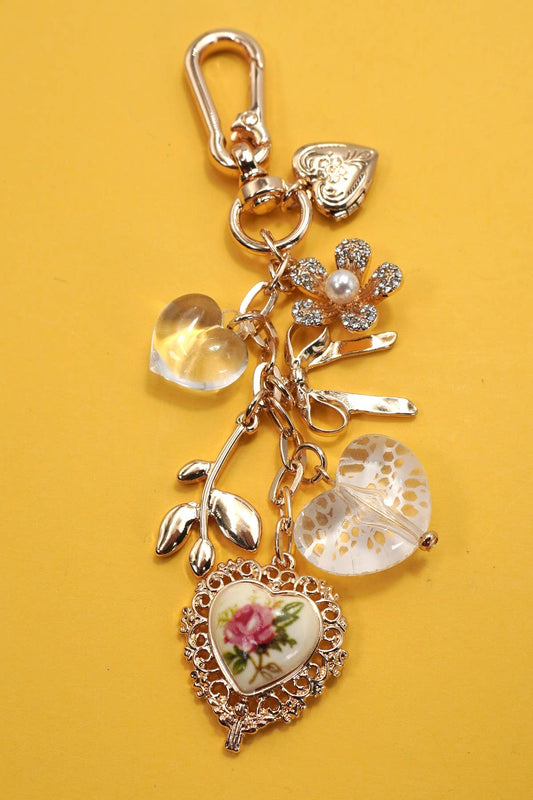 PORCELAIN LACE HEART FLORAL BAG CHARM | 80K047