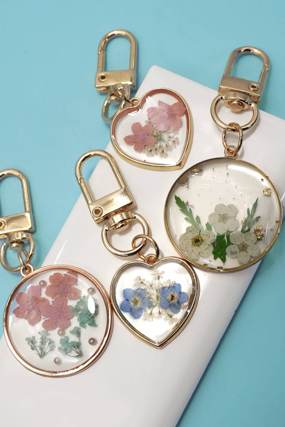 BAG CHARM-PRESSED DRIED FLOWER HEART ROUND | keychain