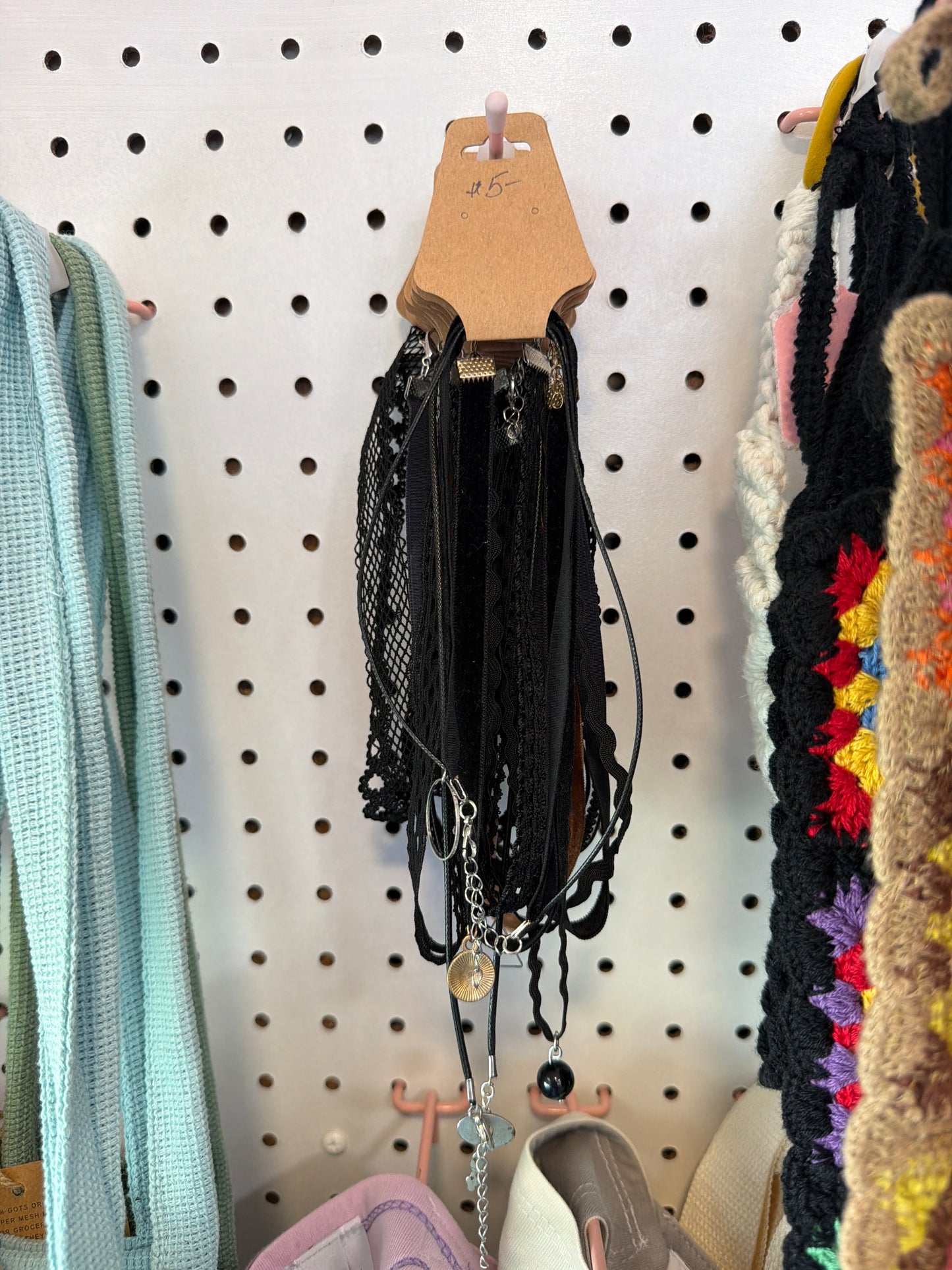 Mbu choker black
