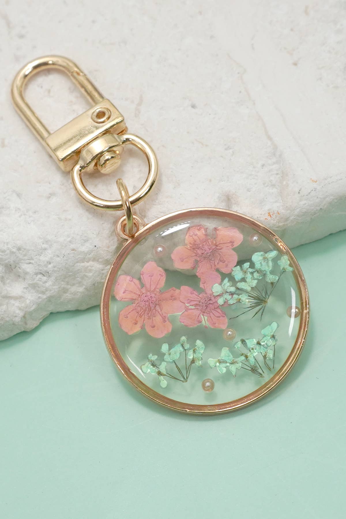 BAG CHARM-PRESSED DRIED FLOWER HEART ROUND | keychain