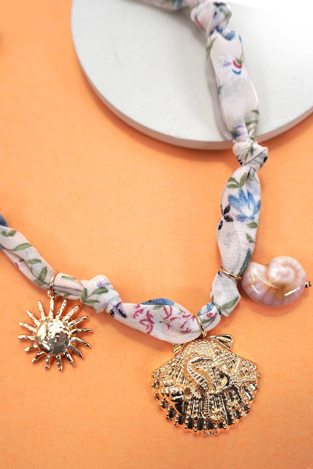 SCARF CHARM NECKLACE-SEASHELL SUN CERAMIC SHELL