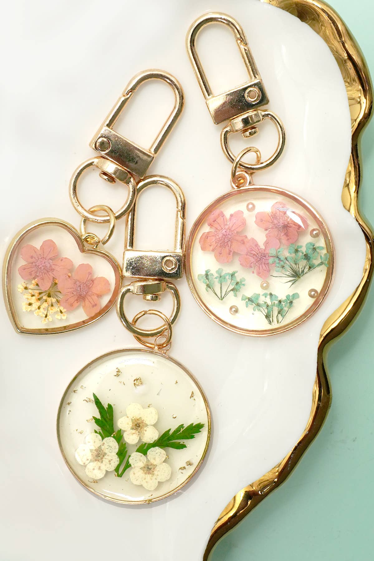 BAG CHARM-PRESSED DRIED FLOWER HEART ROUND | keychain
